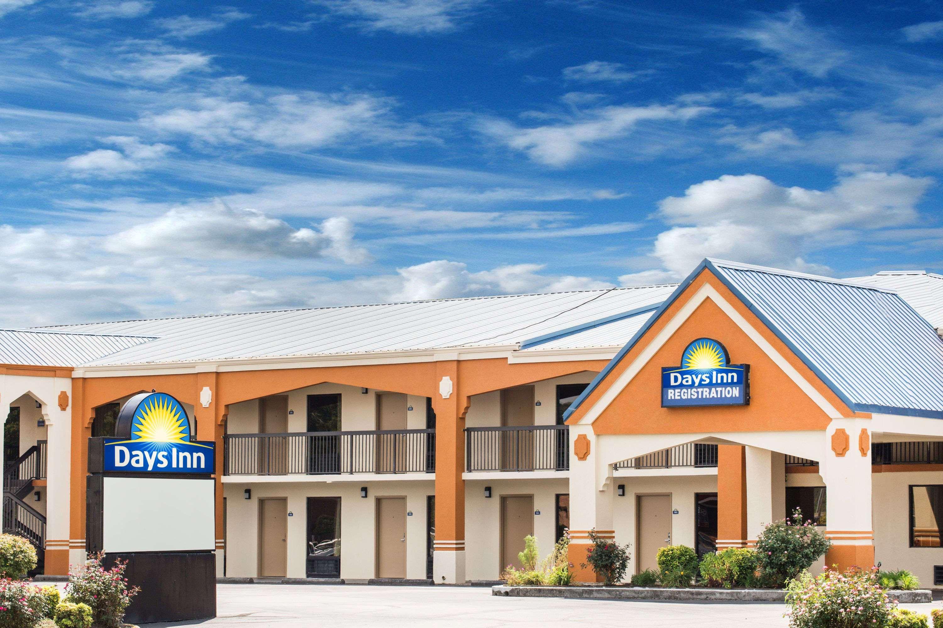 Days Inn By Wyndham Атенс Экстерьер фото